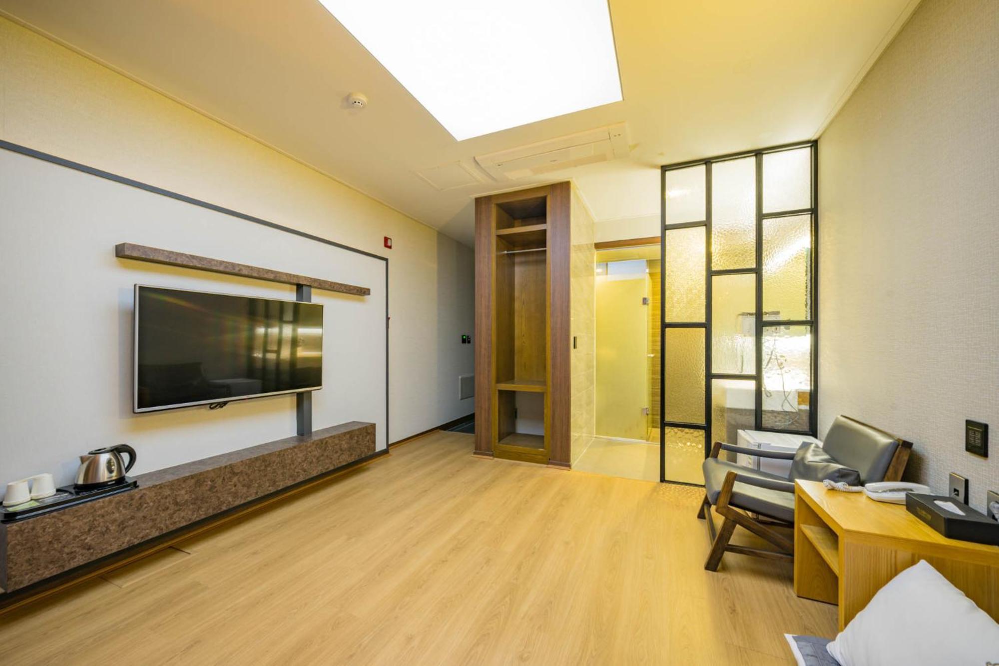 Yeosu Stay Hotel Kamer foto